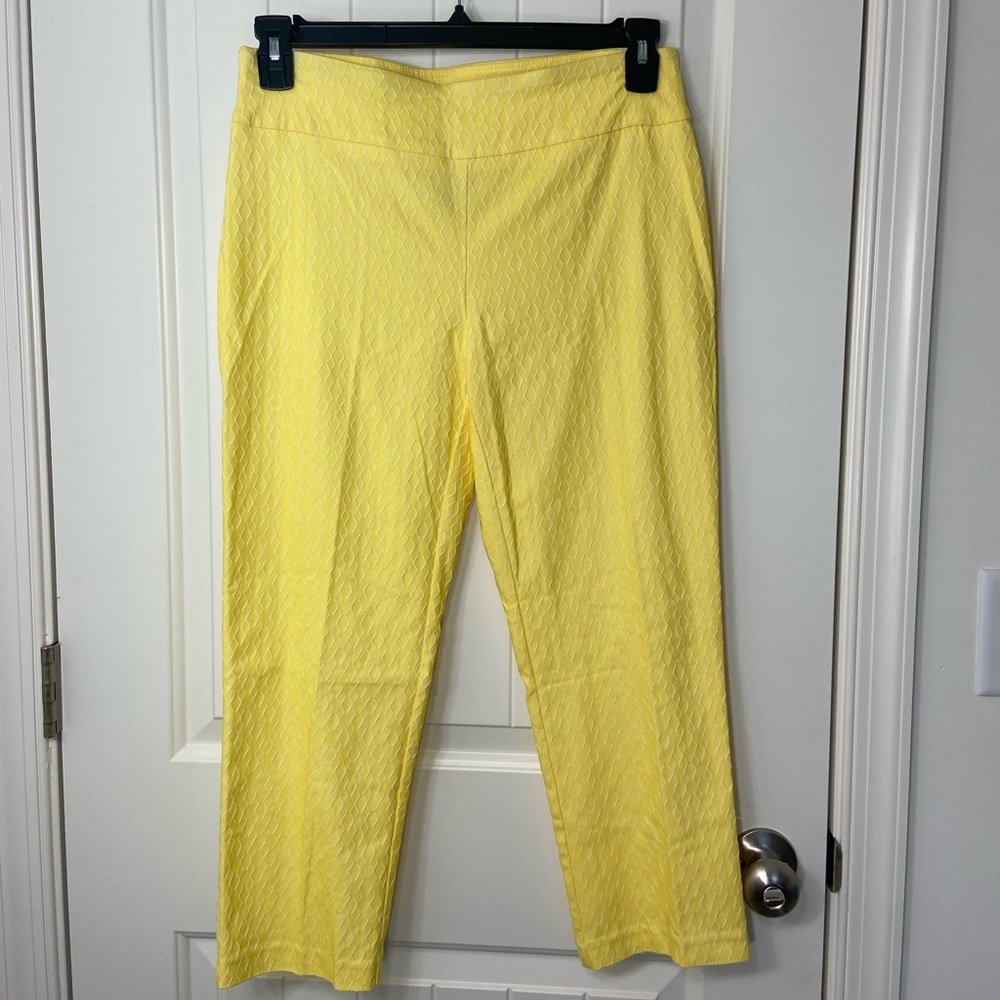 NWOT Attyre NY women’s bright yellow embroidered diamond pull on stretch pants